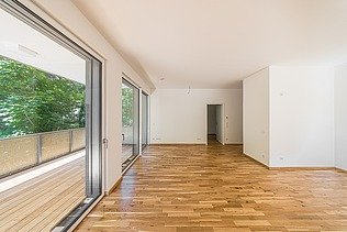 Example of a room with light parquet flooring in the PURA residential complex
