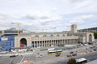 Exterior view of the listed Bonatz building at Stuttgart Central Station during modernization work on the existing building.