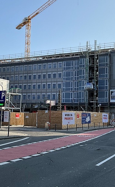 Ansicht auf das IHK Gebäude von der Straße