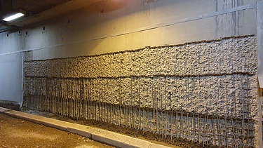 Foto einer Wand mit Betonflächen
