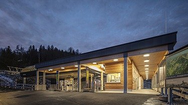 Picture of the cable car station on the Ochsenkopf at night