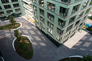 Vogelperspektive auf den Innenhof des INK Inspire Neukölln in Berlin