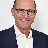 Portraitfoto der technischen Direktionsleitung der ZÜBLIN-Direktion Baulogistik