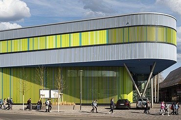 Photo exterior view of the newly built family pool in Bornheim near Frankfurt 