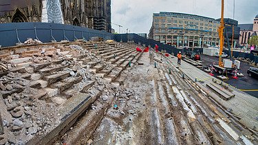 Foto von aufgebrochenen Treppenstufen