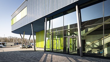 Photo exterior view of the newly built family pool in Bornheim near Frankfurt 