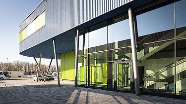 Photo exterior view of the newly built family pool in Bornheim near Frankfurt 