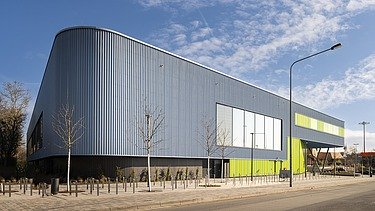 Photo exterior view of the newly built family pool in Bornheim near Frankfurt 