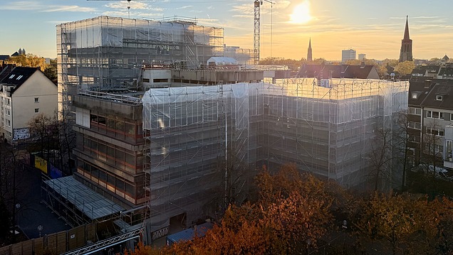 Foto von Mitarbeitern im Technischen Büro, die miteinander reden