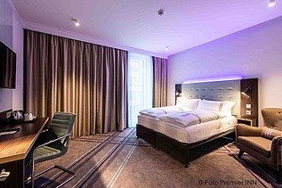 Comfortable barrier-free hotel room with modern design at PREMIER INN Hamburg-St. Pauli