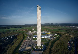Bild des kompletten TK Elevator Testturms in Rottweil