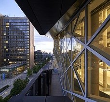 Blick vom Axel-Springer-Neubau auf das Axel Springer Hochhaus