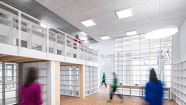 Photo of the interior of the school campus on Allee der Kosmonauten in Berlin-Lichtenberg 