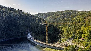 Foto der Staudammes von der Wasserseite