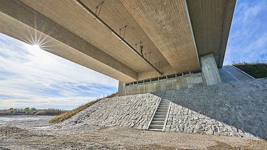 Foto neugebaute Autobahnbrücke A99 Aschheim 