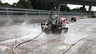 Foto von einer Baumaschine zum Abfräsen